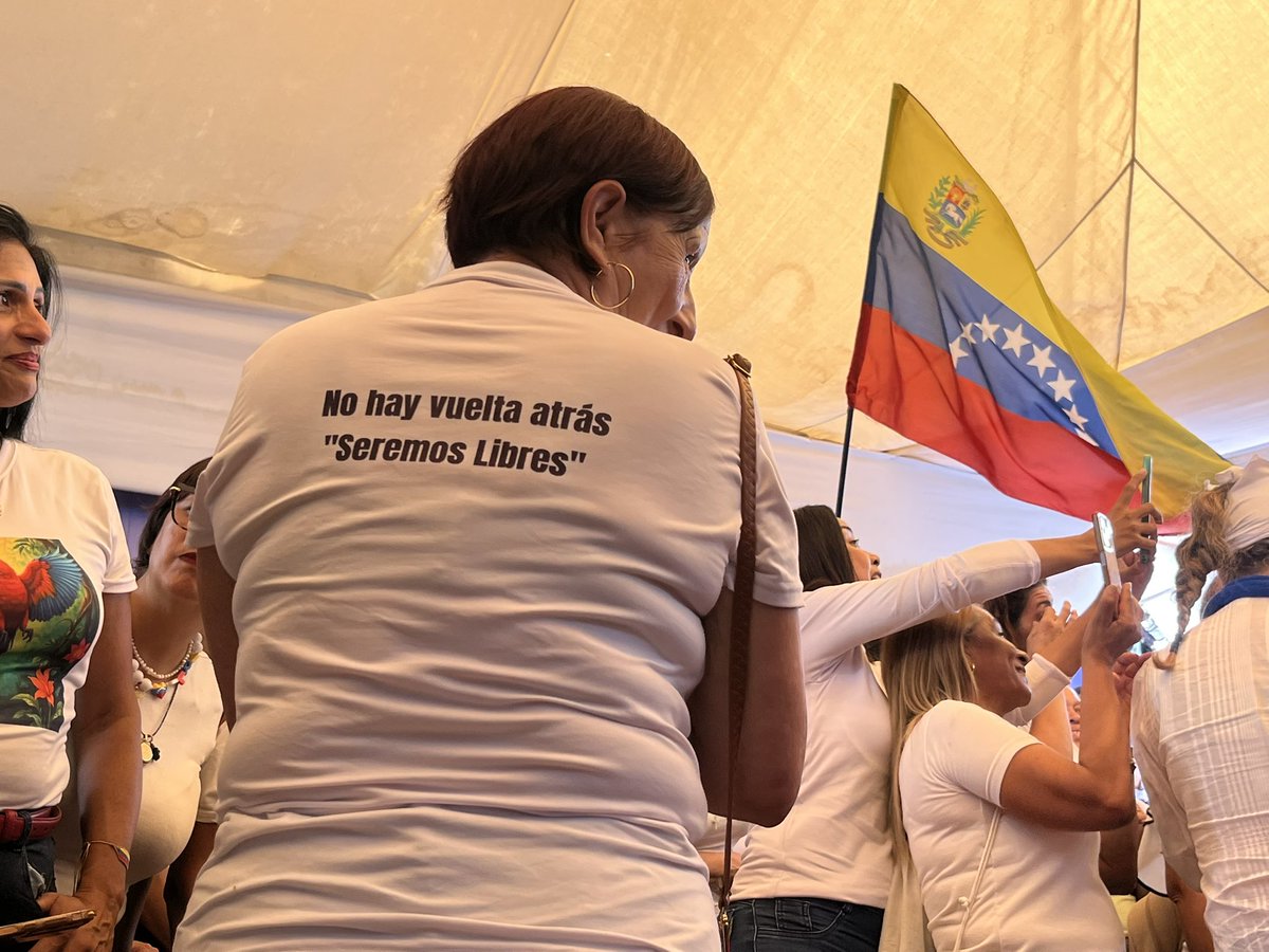 VenEsVenezuela's tweet photo. SEREMOS LIBRES 🇻🇪
No hay vuelta atrás…
#HastaElFinal https://t.co/LOSaasR3os