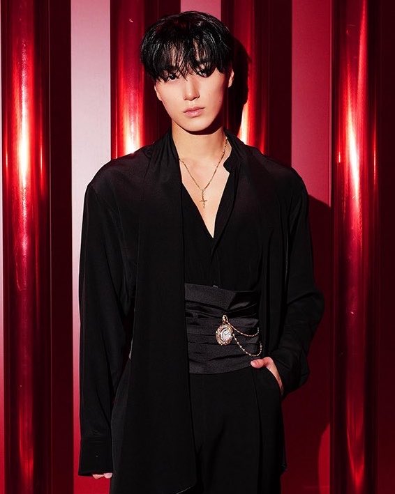 heartinsani's tweet photo. i’d let this vampire turn me im ngl https://t.co/hF8ZurEQFd