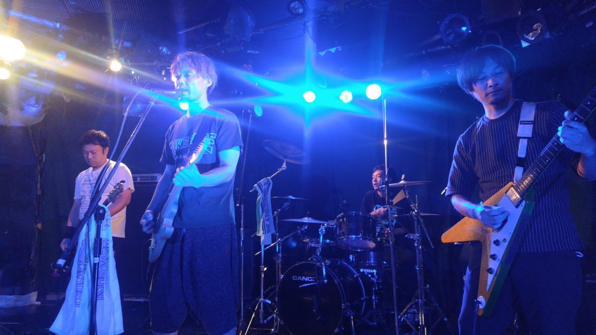 82sara82 tweet picture