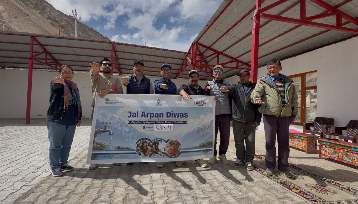 ice_leh's tweet photo. Jal Arpan Diwas celebrated at Kanji village today with MoU sign and exchange between PHED Exn and Nambardar. The core agenda of the event- Nal Jal Mitra, Bank account, Water pledge and other were delivered. Later PHED official made tour to JJM assets and  resolved minor issues. https://t.co/9AS0f004eH