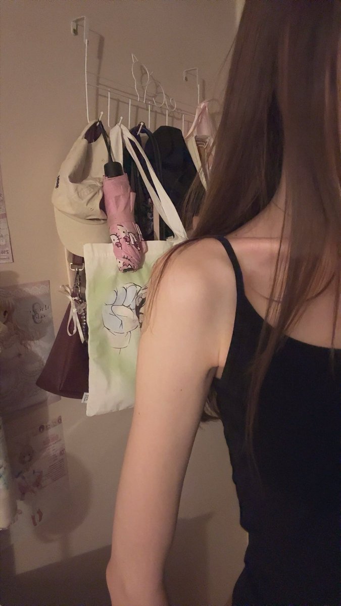bananaddie's tweet photo. arms appreciation post:3 will probably delete later https://t.co/UerVlHqeip