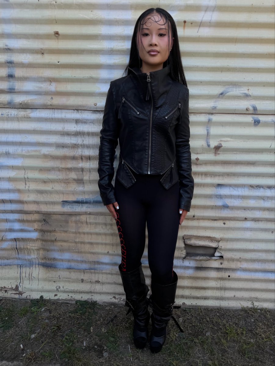wearmypain's tweet photo. styling by SEVEN https://t.co/qeVR1xtn7o