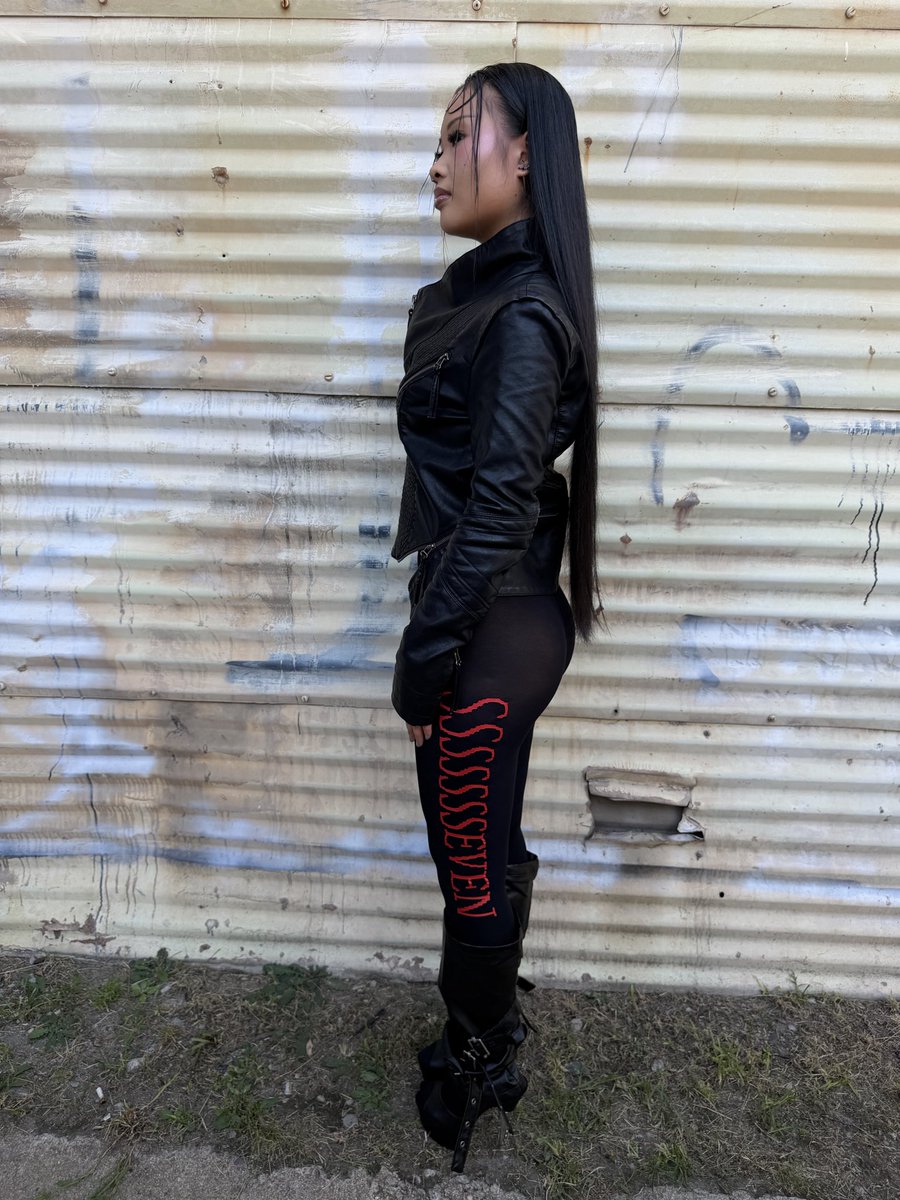 wearmypain's tweet photo. styling by SEVEN https://t.co/qeVR1xtn7o