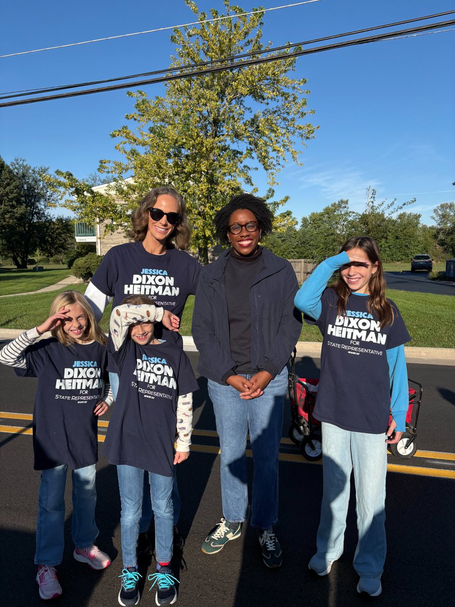 JDHfor97's tweet photo. Sunshine, smiles, and so much hometown pride at the Plainfield Homecoming Parade this weekend! Huge thank you to everyone who came out to walk alongside me. So grateful for this wonderful community!

#jdhfor97 #Plainfield #WillCounty #KendallCounty #Illinois https://t.co/IEYSudaVI7