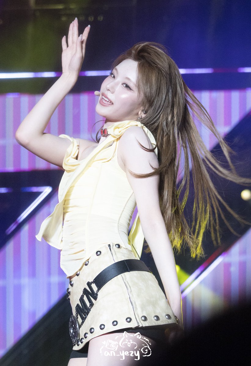 an_yezy's tweet photo. 260927
KRAZY Music Festival

#예지 #YEJI 
#있지 #ITZY https://t.co/lc78gQEksT