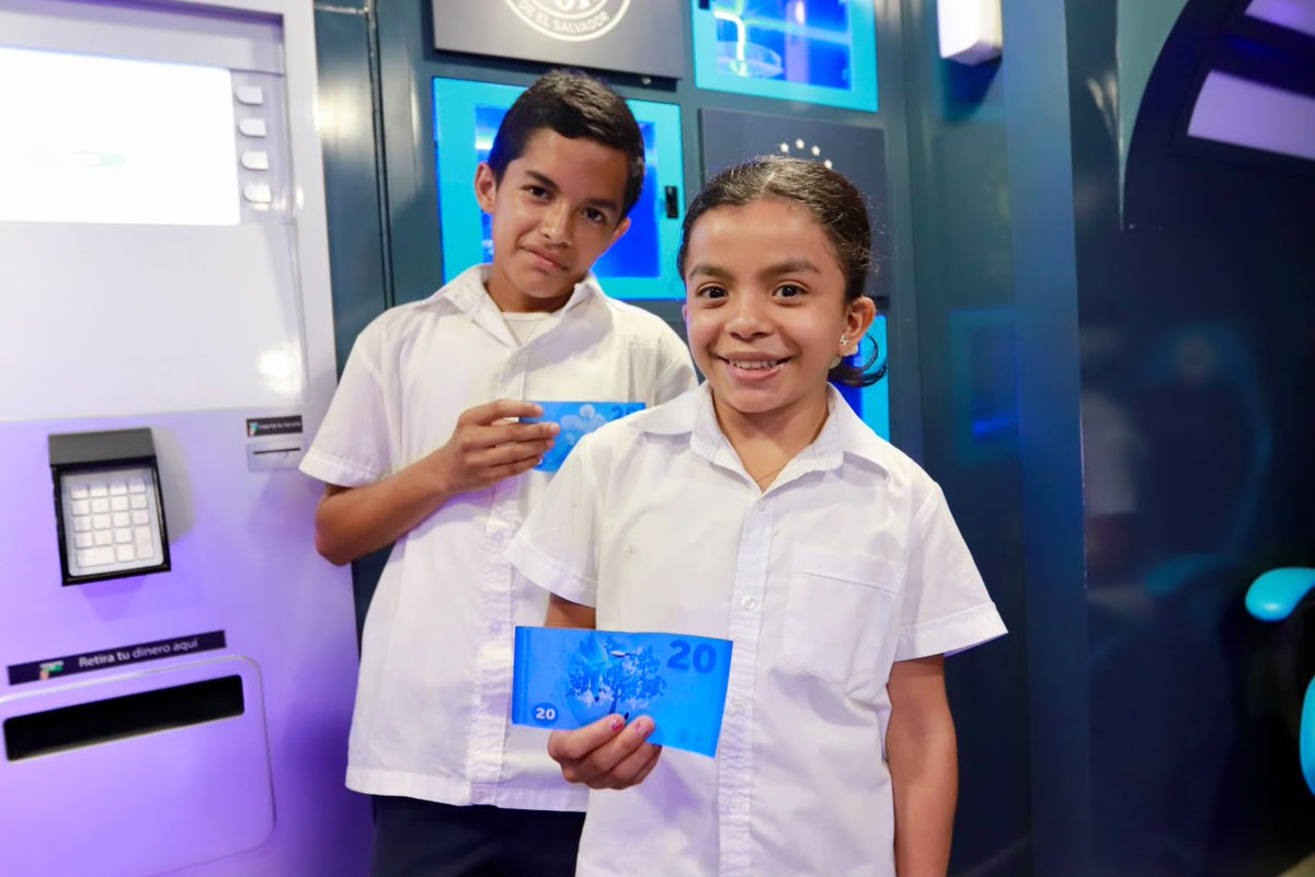 bcr_sv's tweet photo. La educación financiera sobre ruedas, con nuestro proyecto “Mi Viaje Financiero”. ¡Cada vez alcanzamos a más jóvenes! Conoce más sobre nuestro Bus "Mi Viaje Financiero" aquí: https://t.co/OeOYH3o1EV ✅🚍 https://t.co/hFmpTX32FU