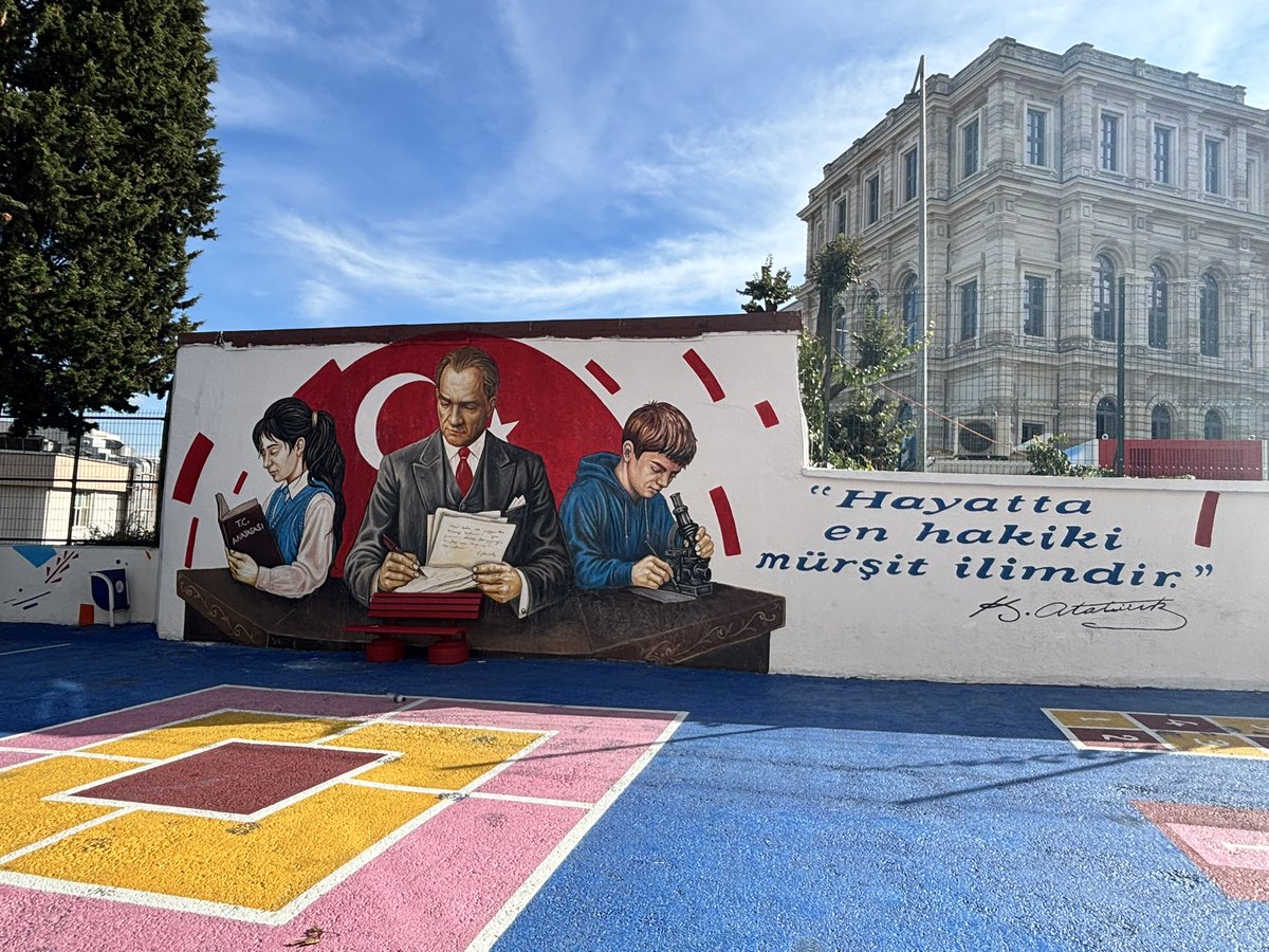 geobetul's tweet photo. Okul duvarı dediğin böyle olur, öğrenciler şiddete değil bilime özendirilir https://t.co/hq9Me9hQKR