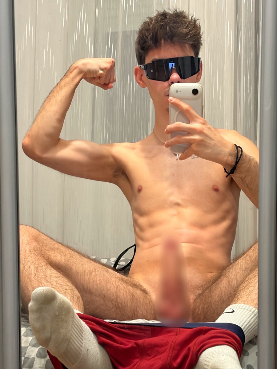 Davlenco's tweet photo. start your week off sending that cash 💰
get in my DMs #findom #cashmaster https://t.co/JHk8uHIVKn