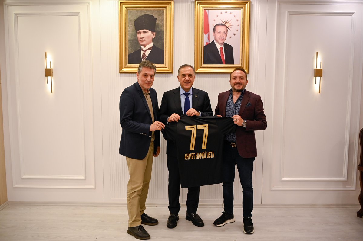 YalovaFK's tweet photo. Kulüp Başkanımız Ali Atasever ve Kulüp Genel Müdürümüz Akın Bayrak, Yalova Valimiz Sayın Dr. Ahmet Hamdi Usta’yı makamında ziyaret etti.

Nazik kabulleri ve ilgileri için Yalova Valimiz Sayın Dr. Ahmet Hamdi Usta’ya teşekkür ederiz.
💛🤍 https://t.co/9O4MfkPDjP