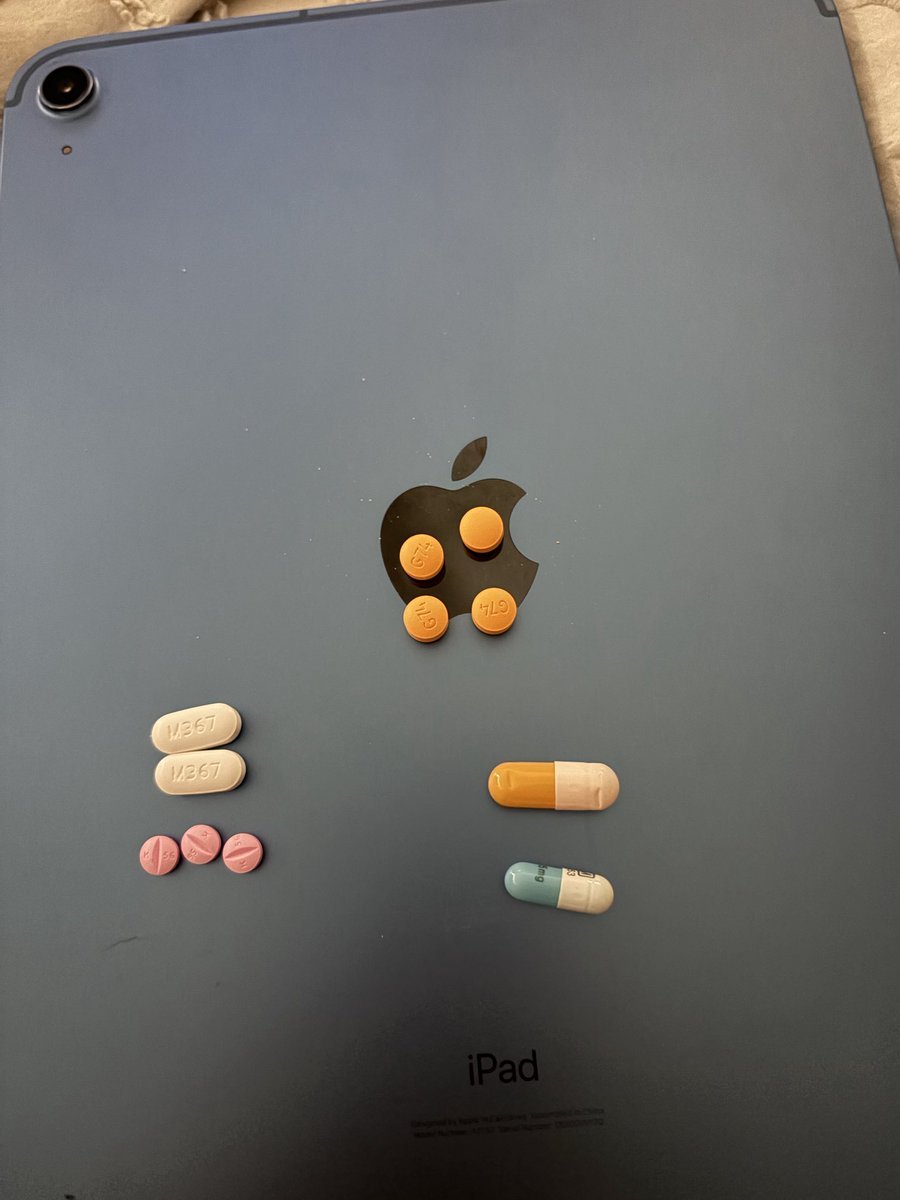 Cqthribaron's tweet photo. Couple things to get me by #drugtwt #scriptonly #oxy #hydros #addys #g74 https://t.co/DBMylSyC7e
