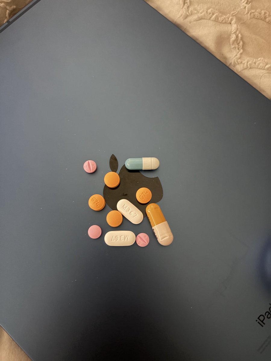 Cqthribaron's tweet photo. Couple things to get me by #drugtwt #scriptonly #oxy #hydros #addys #g74 https://t.co/DBMylSyC7e