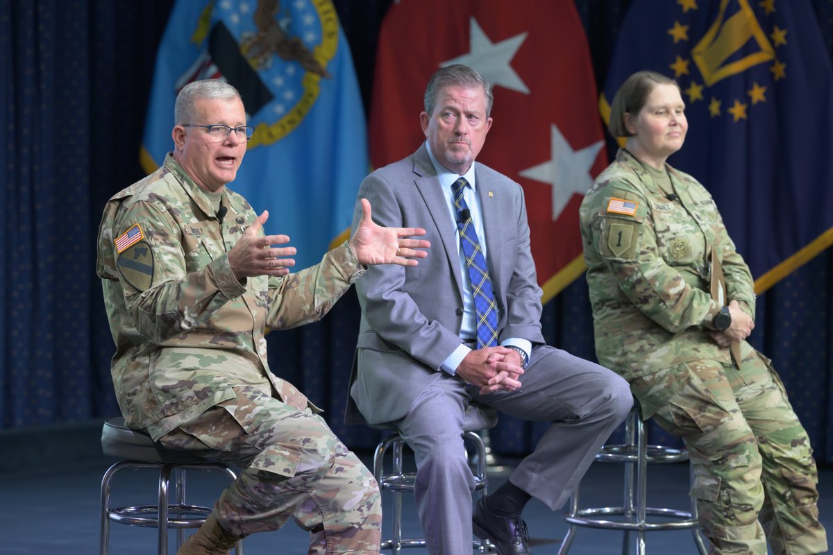 DLAMIL's tweet photo. As he prepares to depart DLA and retire from the @USArmy after 36 years of service, DLA Director Army Lt. Gen. Mark Simerly reflects on a tenure defined by transformation.

Read his full conversation in the latest edition of Loglines: https://t.co/DccS5JS2pP

#Loglines2026Issue3 #DLADirector #Leadership