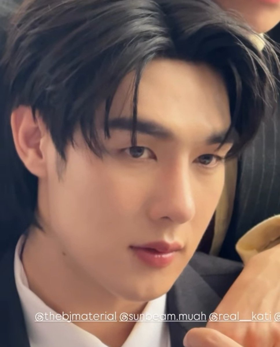 MisoPalakorn's tweet photo. He's looking like a PRINCE guys 😭 A FREAKING PRINCE!!!
How do I stop my heart from falling?
All I want to do is write songs about his beauty 🥺
#TeeBoonyakait
#TeeHeng https://t.co/N2ergcpTAF