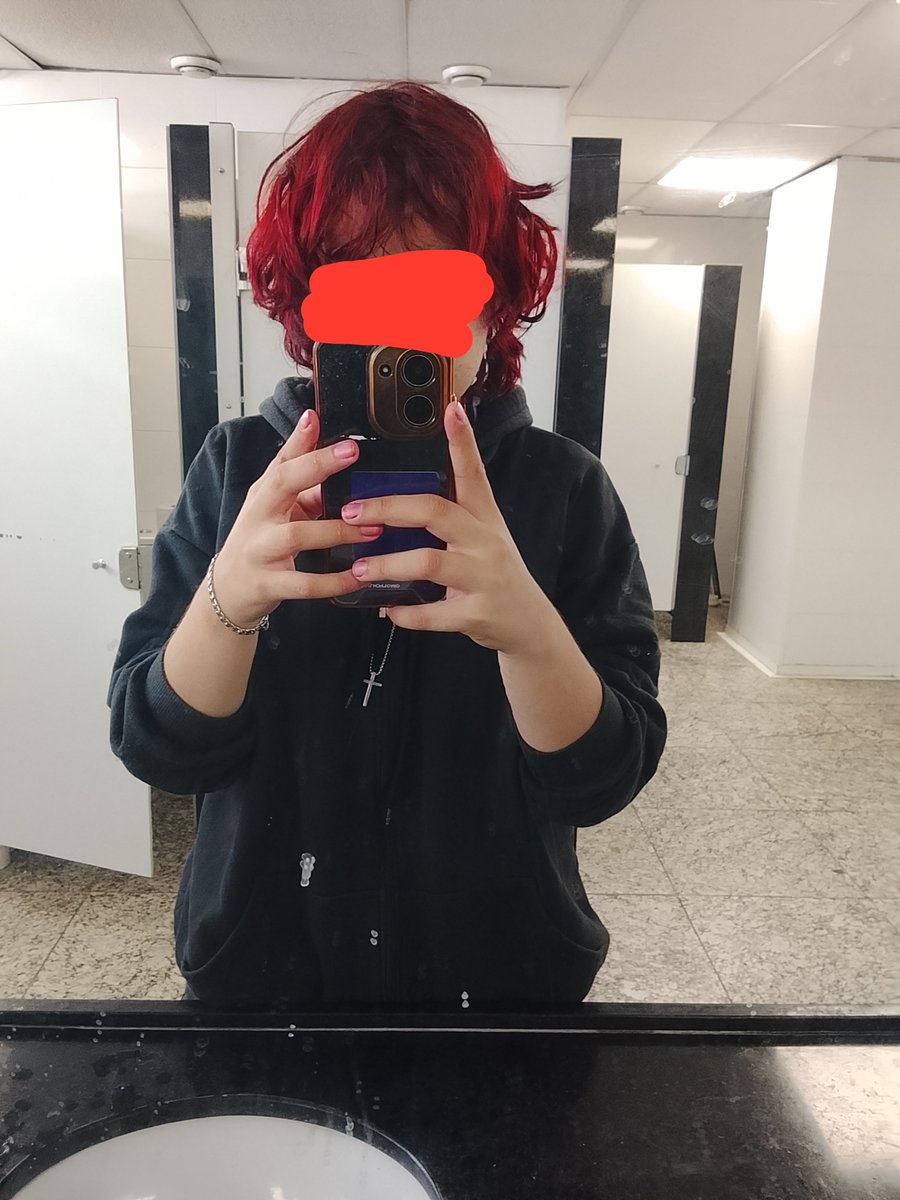 morcegoemoi's tweet photo. Pintei foi logo o cabelo todo mano https://t.co/J14vWjKAEk