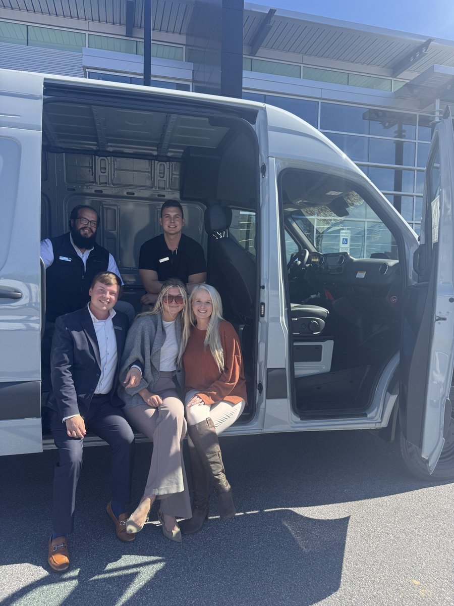 MercedesBenzAsh's tweet photo. Five faces, one open Sprinter, and a team ready to help anyone with Sprinter Sales. Meet the Sprinter Sales Team at Mercedes-Benz® of Asheville. Call (828) 609-1500 or visit https://t.co/pn57uAs2Fl Fletcher, NC.
#MercedesBenz #Sprinter #SprinterVan #AshevilleNC #VanLife https://t.co/Yp63qU97C3