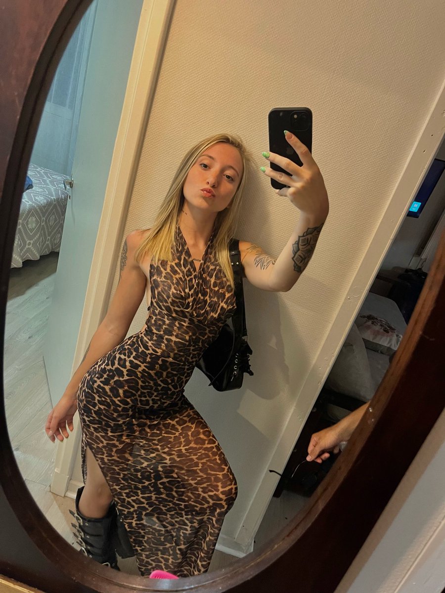 glowyyeve's tweet photo. Am I cute enough to date?🥹💕 https://t.co/Z1ZBLoRYzt