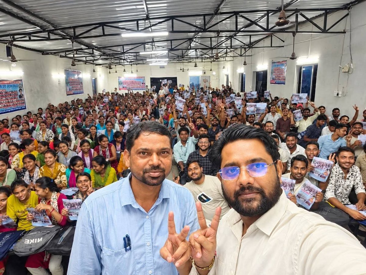 DileepY51270176's tweet photo. छात्र-छात्राओं से संवाद सह संपर्क अभियान -- आज शाम दरभंगा में गुरुकुल जीएस एकेडमी में MLC चुनाव (दरभंगा स्नातक निर्वाचन क्षेत्र) को लेकर संपर्क अभियान चलाए। संतोष सर को बहुत-बहुत धन्यवाद। सभी छात्र-छात्राओं का भरपूर समर्थन मिल रहा है।
Mob- 9470077494 https://t.co/hvJHLOM3Tc