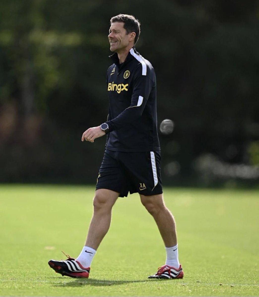 Blue_Footy's tweet photo. Xabi Alonso in training today. https://t.co/mIz9rEvB4P