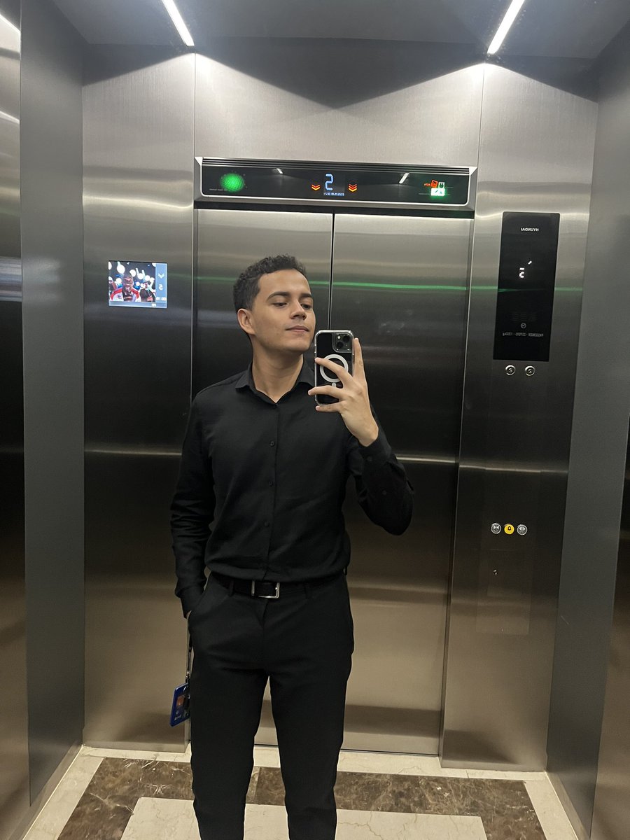 josisaaac's tweet photo. oficina y cafecito https://t.co/SbJhivWb4k