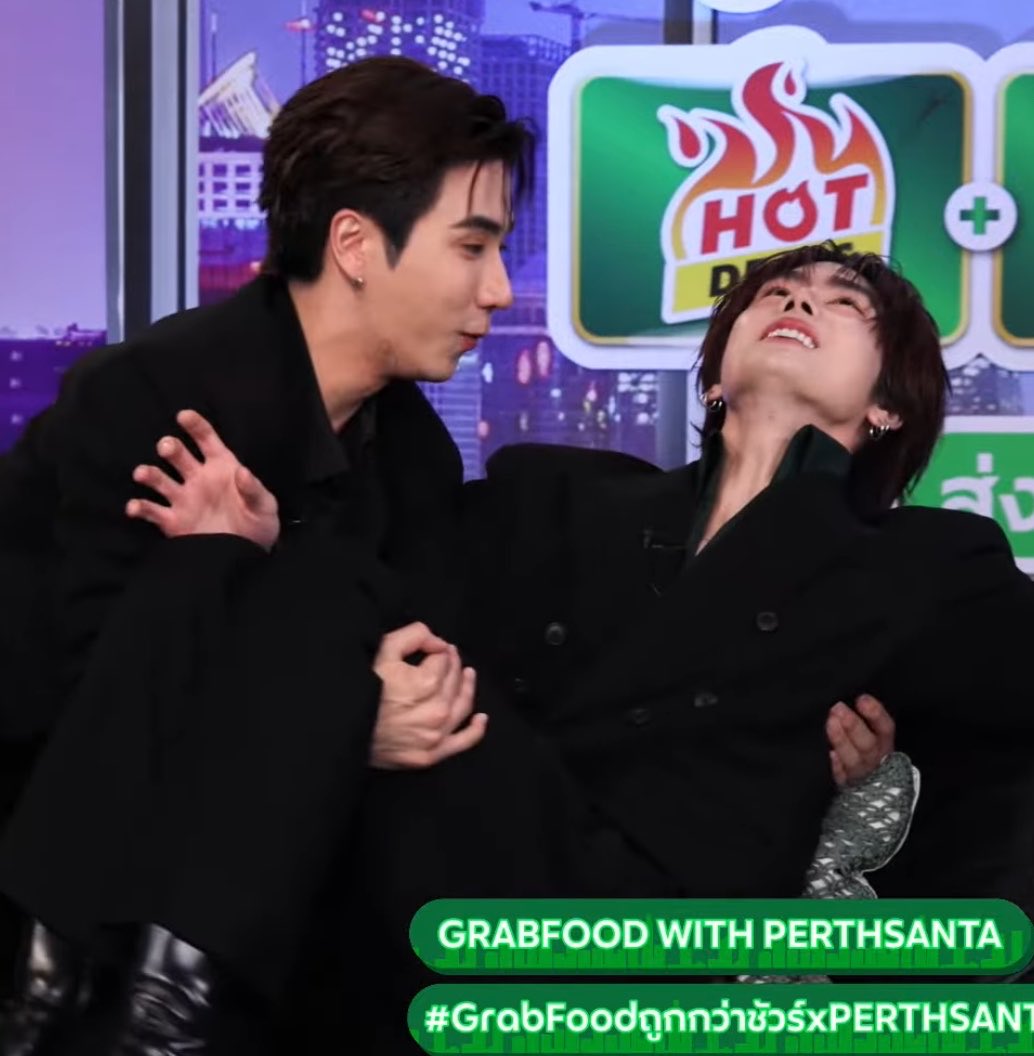 TrendforPS_TH's tweet photo. พ่อใหญ่เฒ่าตอนเติมเคะ       จนพ่อใหญ่ Overdose 

ช่วยพ่อใหญ่หนุที ใจวายไปแล๊วววววว 😂

GRABFOOD WITH PERTHSANTA

#GrabFoodถูกกว่าชัวร์xPERTHSANTA
#PerthSanta #เพิร์ธแซนต้า https://t.co/q5zZyMw7pk
