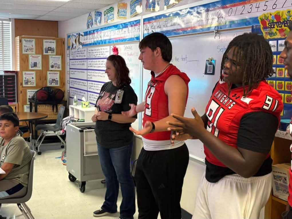 JahronMiller's tweet photo. In the community with my team!!!!! Mentoring these young and amazing students!!! Lets go Knights!!!! https://t.co/Hi3ZZOBRIG