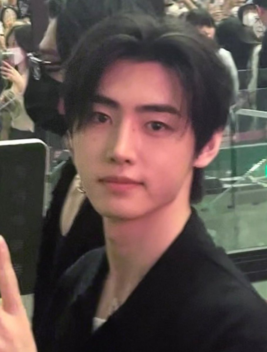 eclathoon's tweet photo. sunghoon has literally been serving face since childhood 😭 https://t.co/AGTFASU8o3