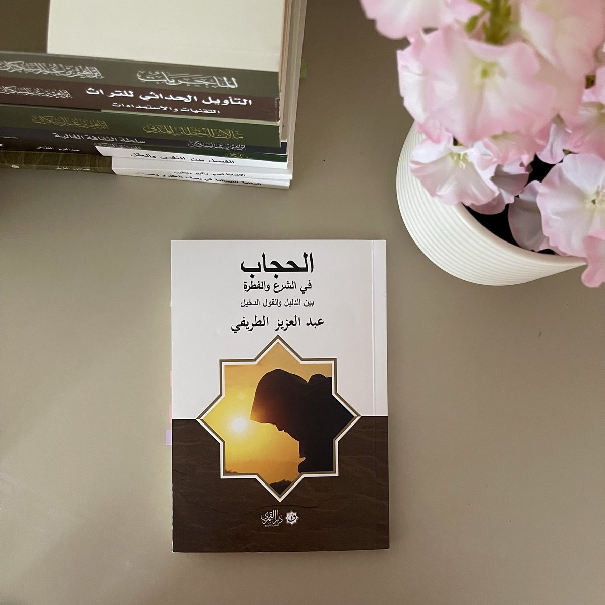 ra__ay's tweet photo. - لمن كان عنده شبهة حول النقاب أو الحجاب عامةً وكان طالبًا للحق فليقرأ الكتاب.. https://t.co/phfTETIEln