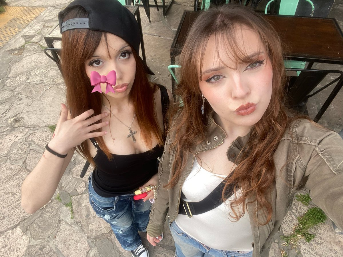 digimoncontussi's tweet photo. mi prinsesa i yo https://t.co/4JCUHnoFK0
