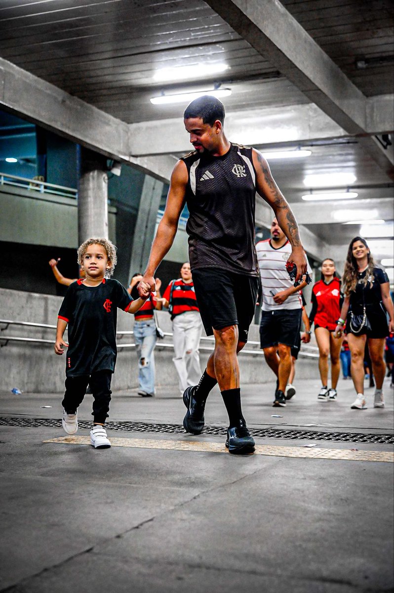EternoCocudo's tweet photo. Meu cria 🏟️✊🏼❤️🖤❤️🖤 https://t.co/Qk8Ol4QDYK