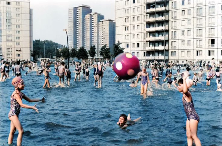 GDRvisuals's tweet photo. Summertime in East Berlin, 1973. https://t.co/AAjY1eiPRY