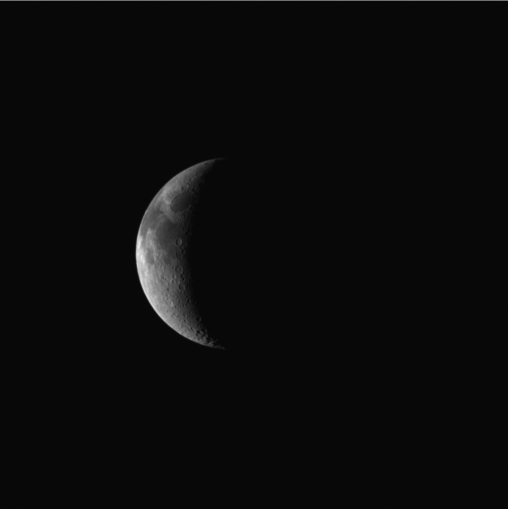 esascience's tweet photo. A successful Earth flyby improves Juice’s course to Jupiter.

Earlier today, @ESA_Juice flew just 8640 km above the Indian Ocean and snapped these images with its onboard monitoring cameras.

1️⃣Africa, by Juice monitoring camera 2️⃣Madagascar, by Juice NavCam
3️⃣Moon, by Juice NavCam