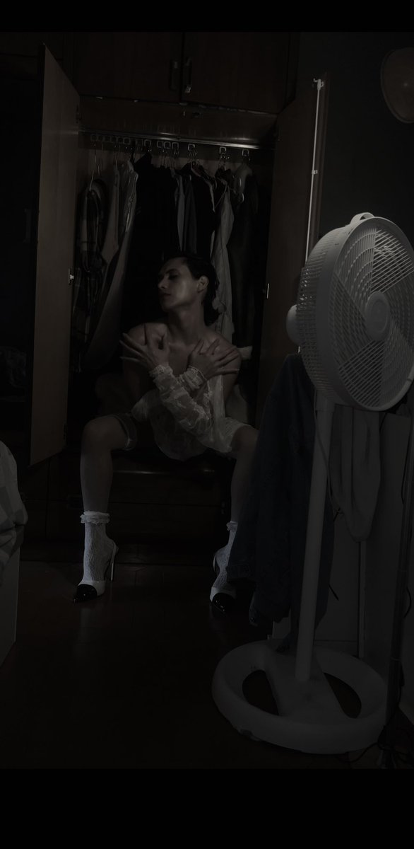 ArteSensual29's tweet photo. 🦋
I never hid in the closet.
Always free, always myself…
that has been my most elegant seduction.🦋
#FreeButterfly #femboy https://t.co/NDb8rfQqH5