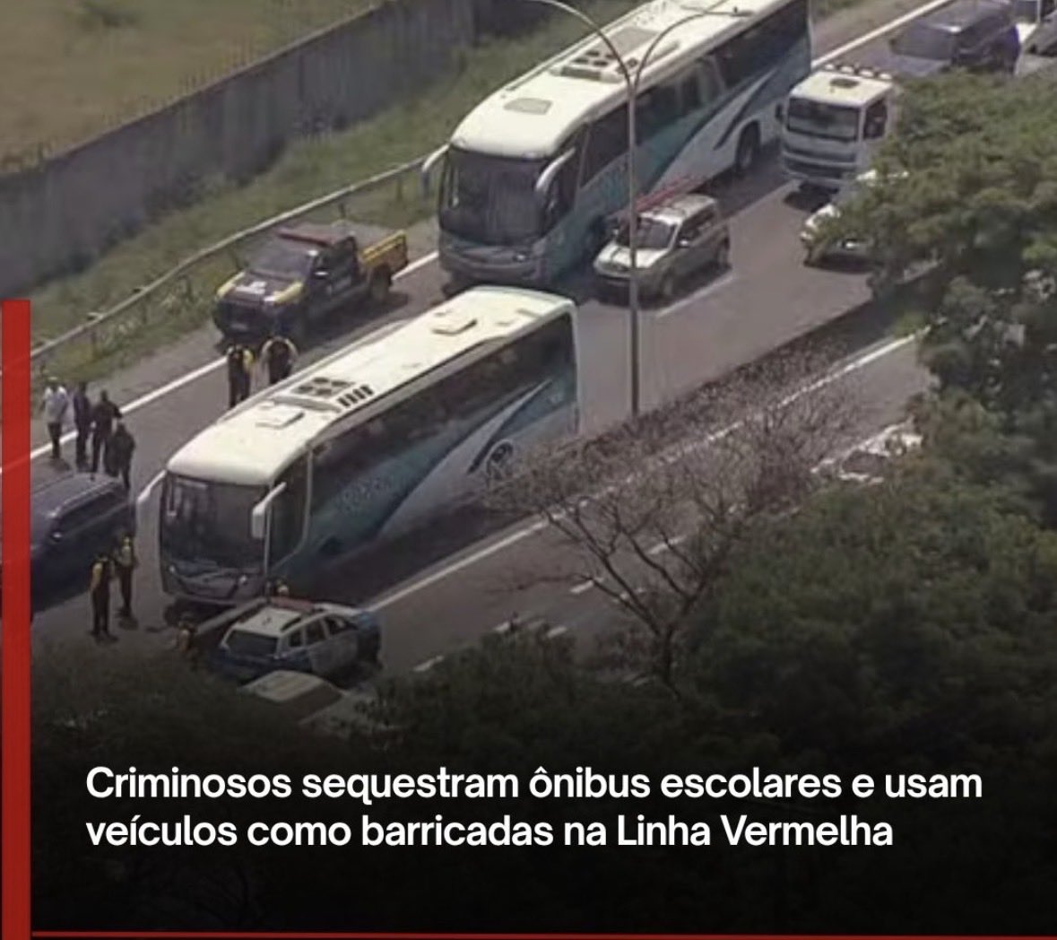 Doutrinadorg's tweet photo. Então, os TERRORISTAS que Lula defende, neste momento estão sequestrando ÔNIBUS ESCOLARES lotados de crianças no Rio de Janeiro, usando-os como escudos na troca de tiros com a PM.

É isso que você quer para o seu filho Petista? https://t.co/uDFl9yrorD
