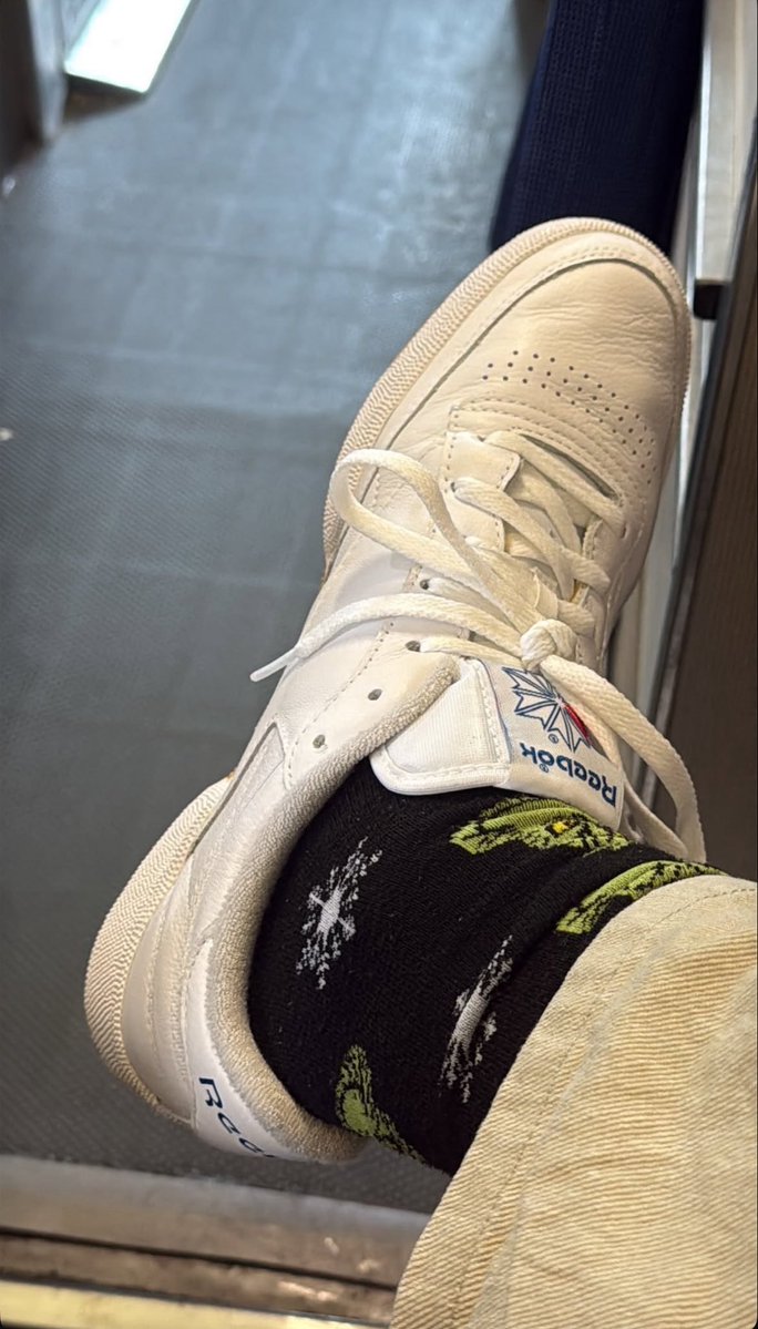 stephenkalynit's tweet photo. Stephen nelle storie di Instagram ricondivide lo spot di Belmont per Reebok!👟

Quanto è bello vedere i ragazzi che si supportano a vicenda ❤️‍🩹 https://t.co/r9CtFawnsZ