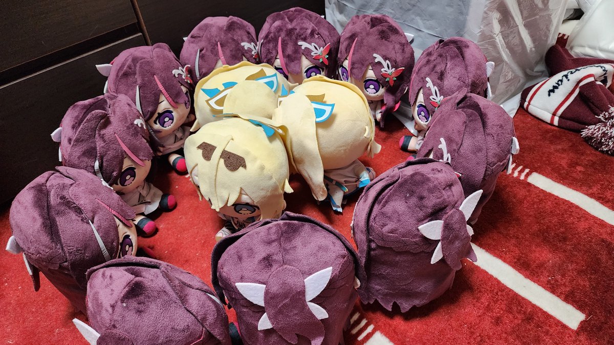 328gumi's tweet photo. めらちゃんのぬい買ったらこんな風に囲ってあげたいな～ https://t.co/B8L8S890Lw