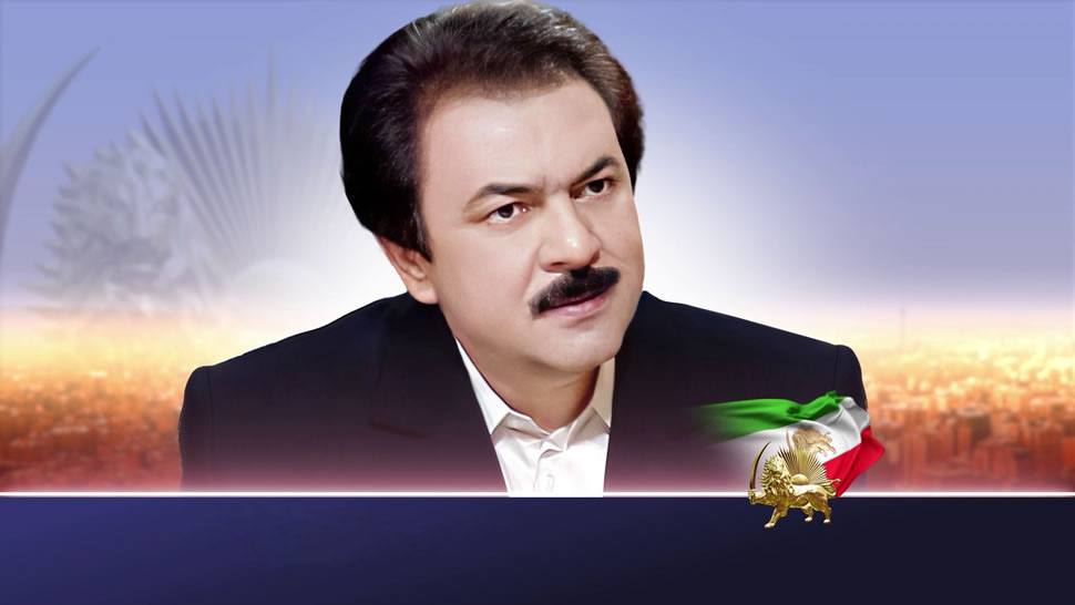 PMOIRAN's tweet photo. #مسعود_رجوی - ۶ مهر ۱۴۰۵

فکاهیات کودکانهٔ بچهٔ خامنه‌ای
داعیهٔ ابر قدرت چهارم دنیا با ۳۰ میلیون جانفدا و دلار ۲۴۰ هزار تومانی
کینگ مجتبی را هوا برداشته و در دنیای پرت‌وپلا برای روحیه دادن به بسیجی‌ها به فکاهیات رو آورده و می‌گوید: «امروز کسانی ما را ابر قدرت چهارم دنیا می‌دانند» اما «محاسبات الهی» ما را «قدرت اول جهان می‌داند»!

سپس دلیل می‌آورد که: «بیش از ۳۰ میلیون ایرانی، جان‌فدایی خود را اعلام نمودند و آنگاه که برای نوعی سازماندهی بنا بر اعلام مجدد حضور ایشان بود، تنها در ظرف ۱۰۰ دقیقهٔ نخست، بیش از ۵۰۰ هزار نفر ظرفیت خواسته شده را تکمیل کردند»!

علاوه بر این می‌گوید که در سراسر ایران که «مزین به حضور ایرانیان از اقوام متنوع است، اعلام آمادگی‌های مختلف و به‌خصوص آمادگی‌های مسلّحانه وجود دارد»!

می‌بینید که ابر قدرت چهارم یا اول دنیا با ۳۰ میلیون جانفدا و «آمادگی‌های مسلحانه» هیچ چیزی کم ندارد. فقط سفره‌ها خالی است و دلار «لامذهب استکباری» به‌عنوان یک شاخص اقتصادی، طاغی و باغی شده و از ۲۴۲ هزار تومان بالاتر رفته است!

بهتر است کینگ مجتبی شوخی‌های «گعده‌های آخوندی» را کنار بگذارد
قاچ زین ولایت را با عمامه‌اش محکم ببندد و بچسبد
و آماده رویارویی با امـواج آتشیـن قیـام خلــق باشد