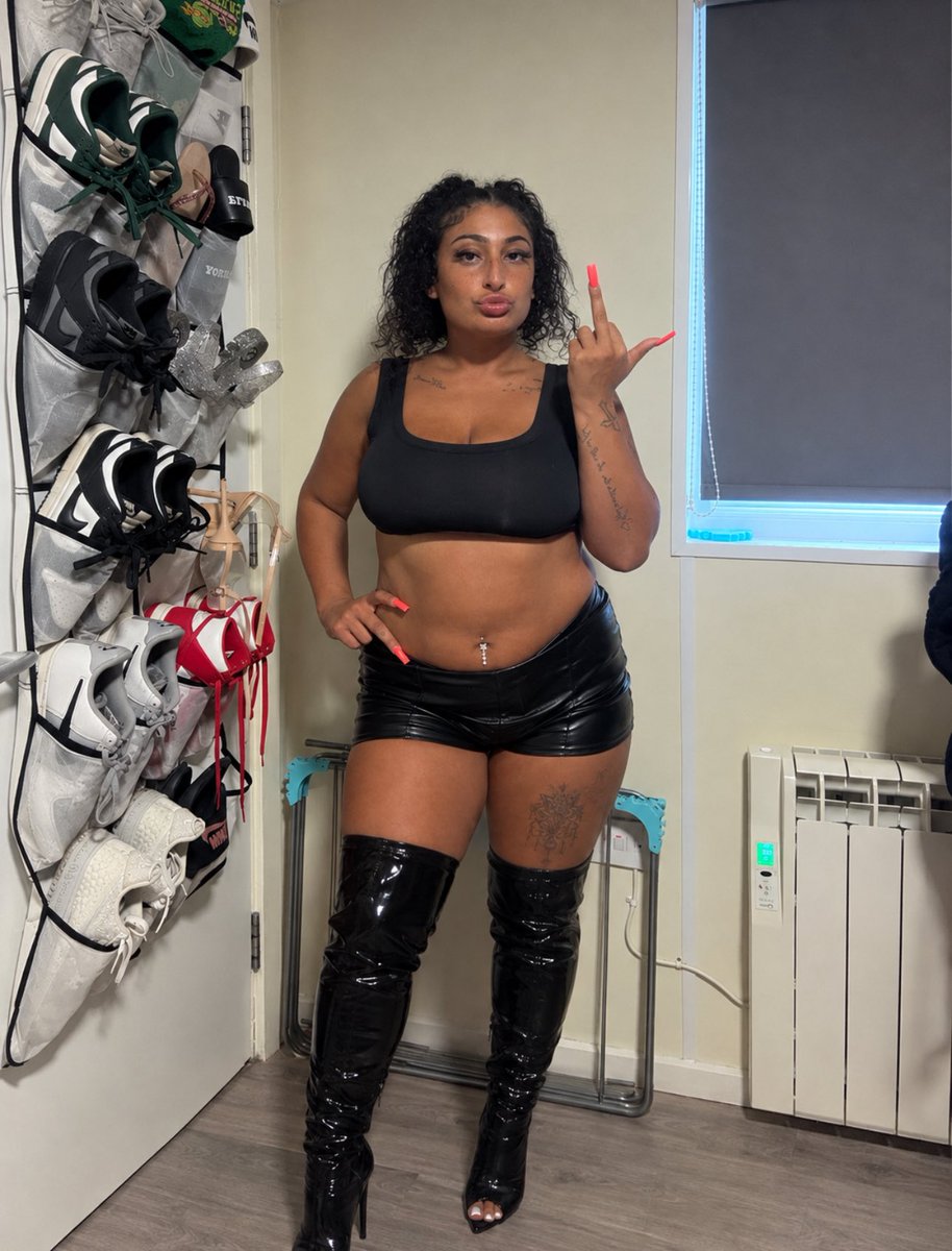 jadapaigeboo's tweet photo. The most perfect bratty bitch
Do you prefer my leather shorts or boots? https://t.co/Wkk6BwzGh9