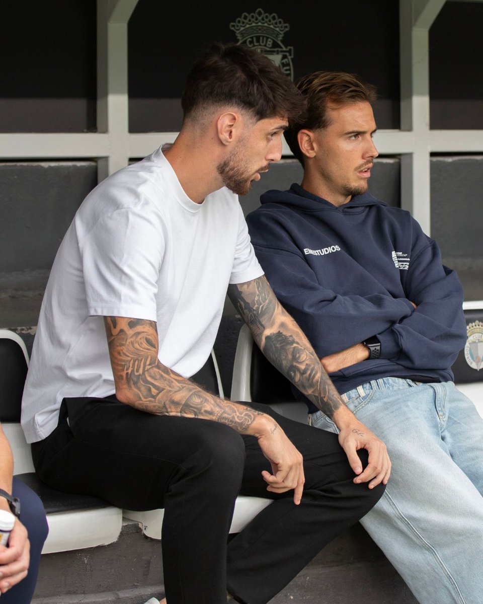Burgos_CF's tweet photo. Ayer recibimos una visita muy especial. 🤍🖤

Fer Niño aprovechó el parón de LaLiga EA Sports para volver a El Plantío y disfrutar del partido ante el Eldense.

Os dejamos algunas fotos de la visita. 📸🥹 https://t.co/v1QEz1jKDn