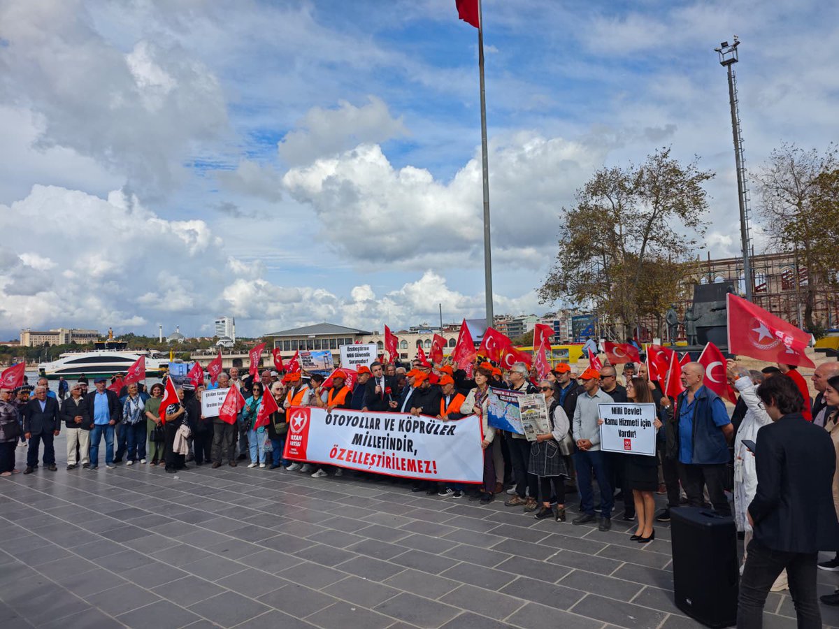 emekhatti's tweet photo. Vatan Partisi İstanbul İl Başkanlığı otoyallar ve köprülerin özelleştirilmesine dair basın açıklaması gerçekleştirdi.

Otoyollar ve Köprüler Milletindir, Özelleştirilemez!

Türk Milletini otoyolların ve köprülerin özelleştirilmesine karşı seferberliğe çağırıyoruz! https://t.co/qyFBdsxoCL