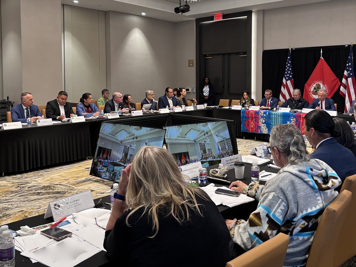 ASPRgov's tweet photo. During the 4th Quarter HHS/IHS Direct Service Tribes Advisory Committee (DSTAC) meeting, @HHS_ASPR John Knox engaged with Tribal Nations on ways to strengthen preparedness across Tribal healthcare systems to be resilient in the face of disaster. https://t.co/f8msebDi2X