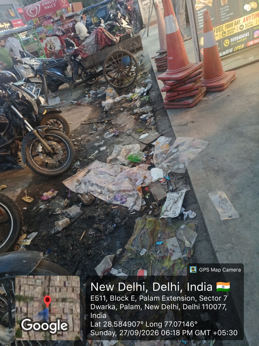 ABHISHEKMANC's tweet photo. @MCD_Delhi This is how ramphal chowk dwarka sector 7 market is maintained by MCD 

Swacch bharat gaya ghoomne

@SBM_MCD @DC_NGZMCD @MCD_Delhi @gupta_rekha @BJP4India @BJP4Delhi https://t.co/05Mma8wot8