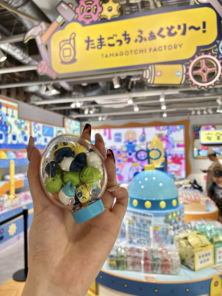 shiwaku29's tweet photo. 行ってみたかったたまごっちふぁくとり〜連れてってもらった！やってみたかった瓶詰めできて嬉しい☺️🙌 https://t.co/ZJnhUPRPoB