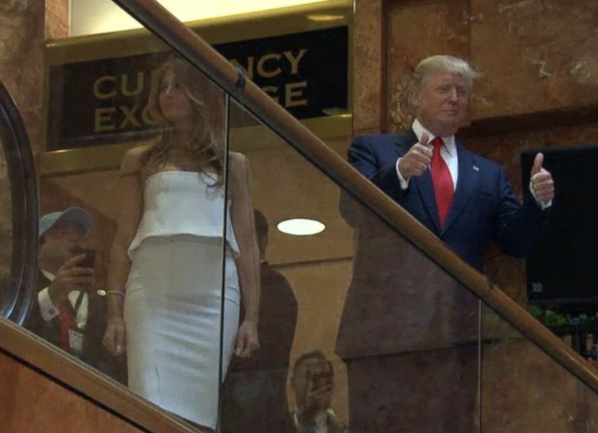 BraydenScottH's tweet photo. 589 Weeks since the Golden Escalator on September 29, 2026.

“CURRENCY EXCHANGE” https://t.co/PncbNhcrBY