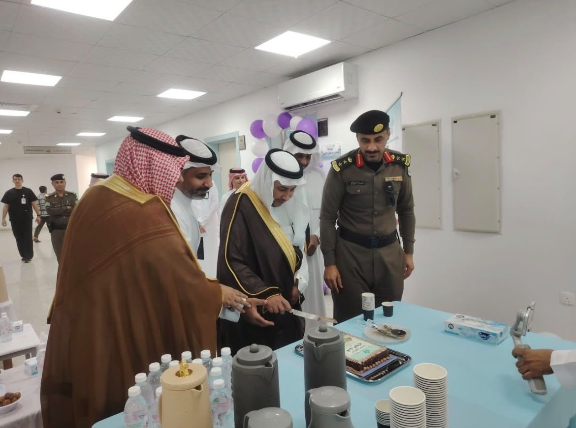 Alardhyat_24's tweet photo. دشّن سعادة محافظ العرضيات  عيادة "فحص ماقبل الزواج" بمركز صحي ثلوث عمارة بمركز الويد .
#العرضيات24
#العرضيات https://t.co/LB7B2ddxzs
