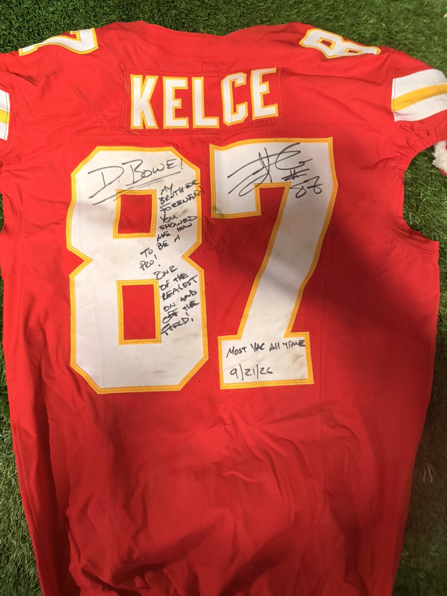 moneybomusic's tweet photo. Gr8 B Day 🎁 @tkelce 
These words mean more than you know. I’ve tried to be the best teammate of our generation. https://t.co/Qr9JPlUIfm