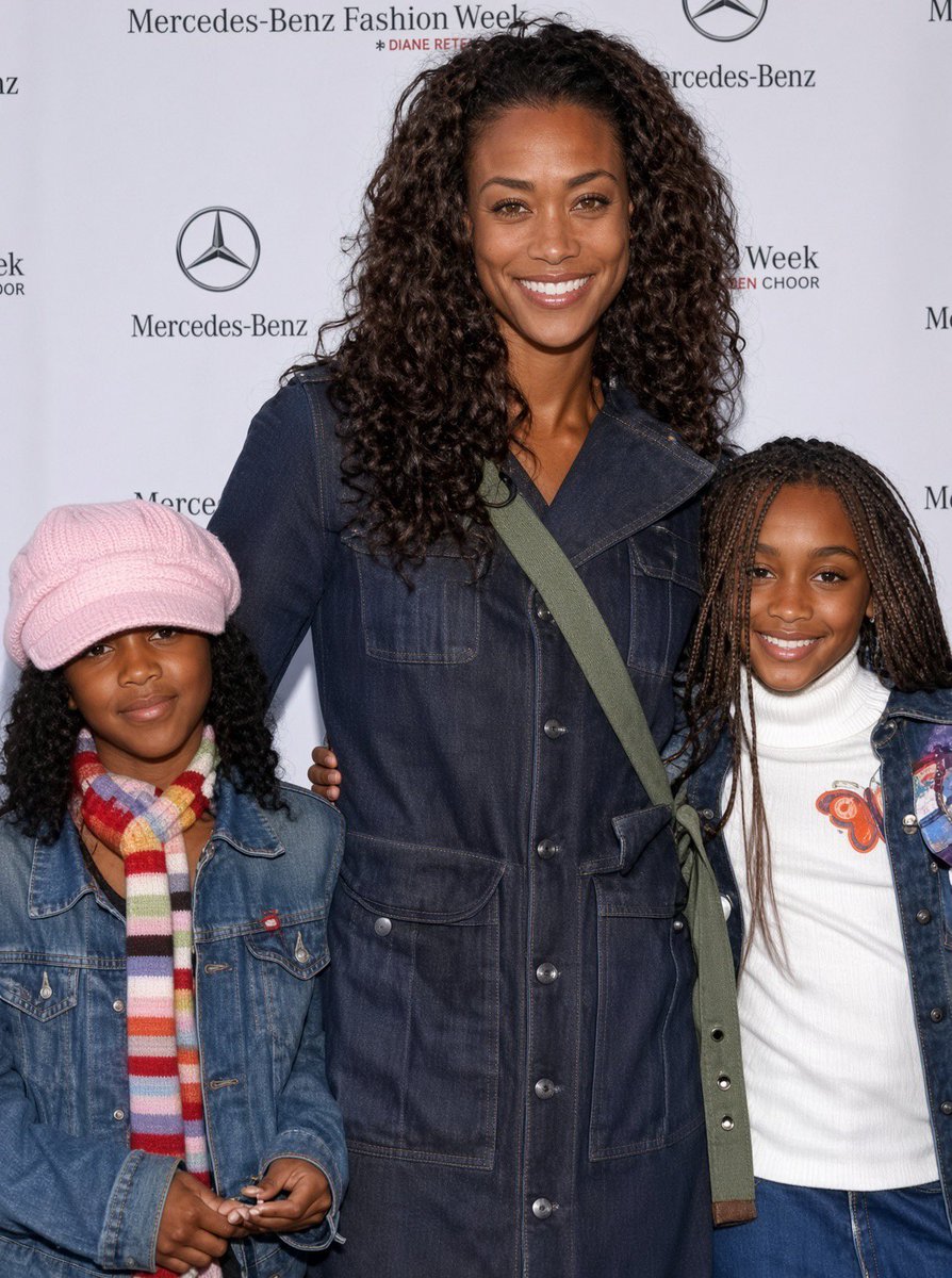 opolot_ronnie's tweet photo. Tami Roman and her daughters grew up to  look like triplets so beautiful 😍 🖤🖤🖤 https://t.co/d38OjeaIYM