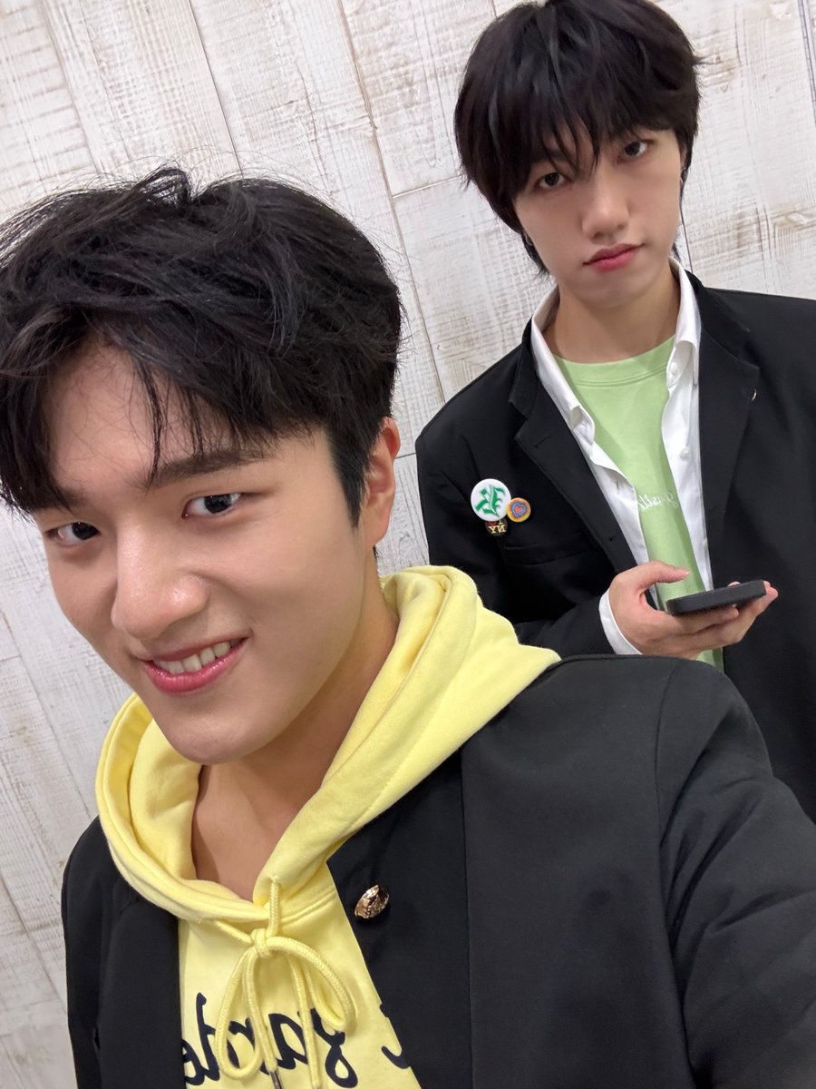 TRENDZ_OFFCL's tweet photo. [#정예찬] 형님! 생일 축하해용!! 얼른 다 나아서 다시 같이 놀아영😖 형 생일날 형이 제대로 못 즐기는게 형도 많이 속상할텐데 그래도 형 몫까지 형의 생일을 잘 즐겨볼게요!!! 푹 쉬어용🥹

#FROM_TRENDZ #TO_FRIENDZ #TRENDZ #트렌드지 https://t.co/V9HbG92Aro