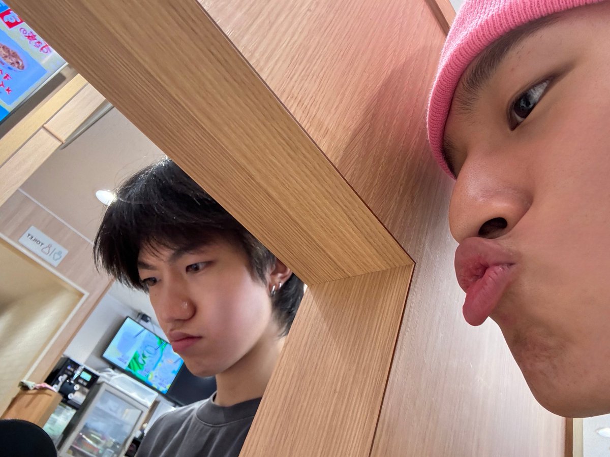 TRENDZ_OFFCL's tweet photo. [#정예찬] 형님! 생일 축하해용!! 얼른 다 나아서 다시 같이 놀아영😖 형 생일날 형이 제대로 못 즐기는게 형도 많이 속상할텐데 그래도 형 몫까지 형의 생일을 잘 즐겨볼게요!!! 푹 쉬어용🥹

#FROM_TRENDZ #TO_FRIENDZ #TRENDZ #트렌드지 https://t.co/V9HbG92Aro
