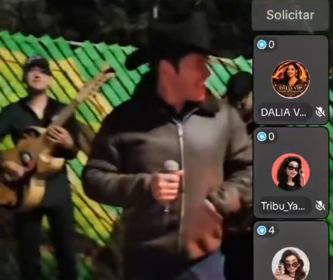 neydis0131's tweet photo. Muchas gracias por la serenata #TeamYahir Monterrey contigo también Raúl ✌🏻🙌🏻  Vamos con todo @yahirmusic
@Raulsandoval777 https://t.co/bPGAiaa4MG