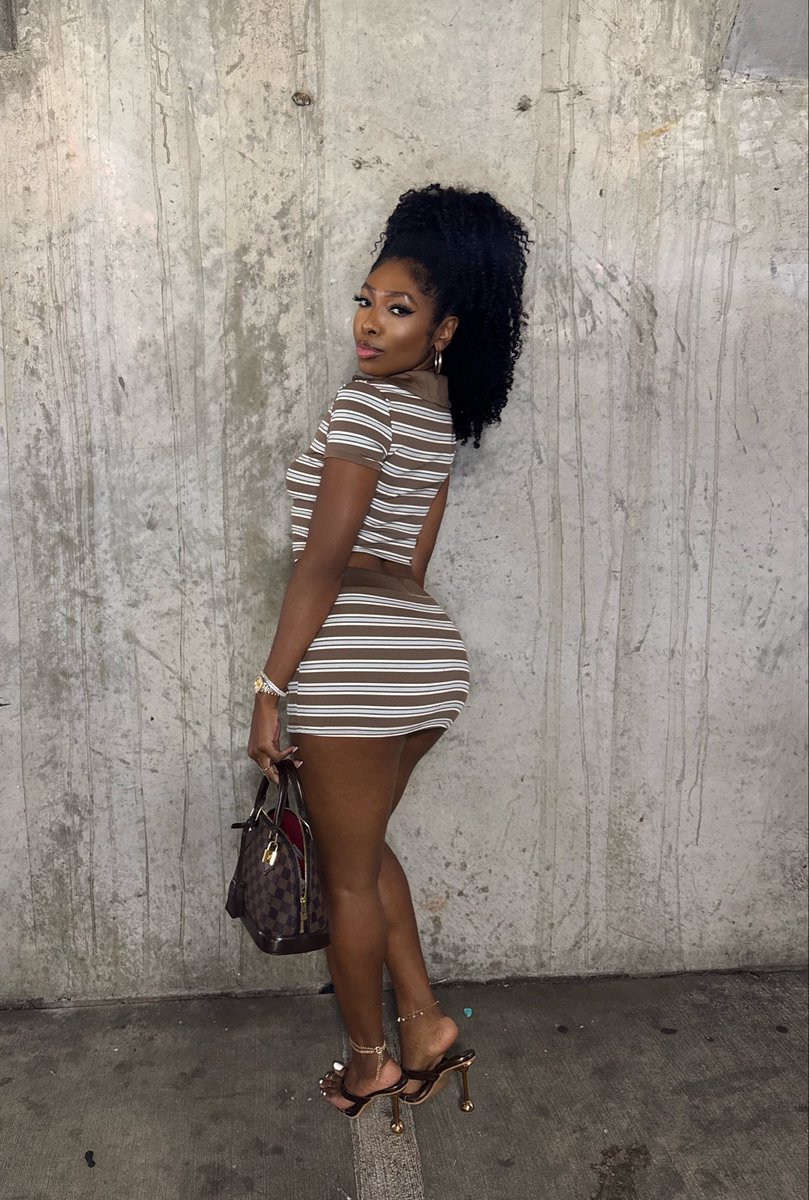 UmekoEvans's tweet photo. A centerfold, a dime piece 🤎 https://t.co/RAaIVr1NhX